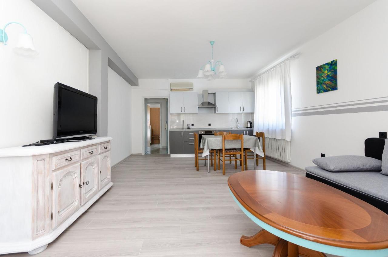 Apartments Slavica R Banjol Exteriör bild