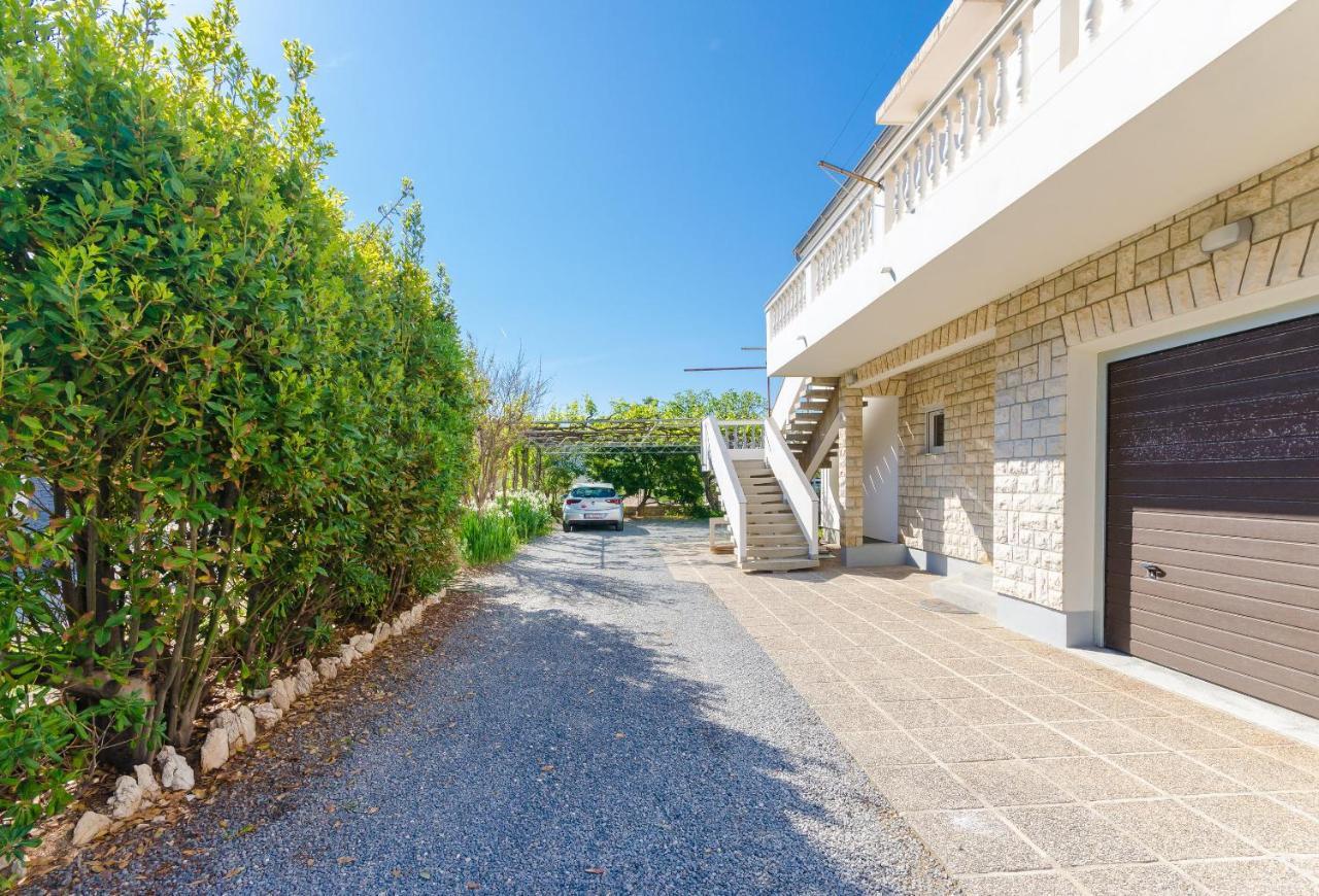 Apartments Slavica R Banjol Exteriör bild