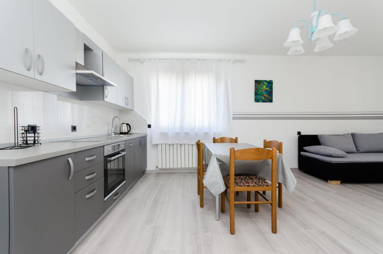 Apartments Slavica R Banjol Exteriör bild