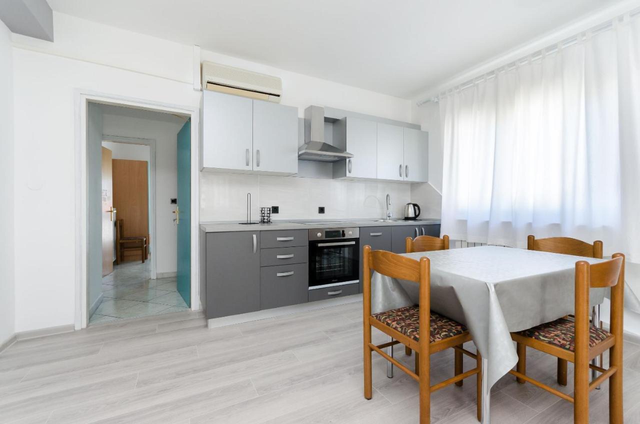 Apartments Slavica R Banjol Exteriör bild